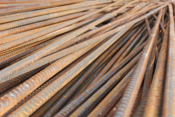 Fechar barra de aço no pátio de construção — Fotografia de Stock