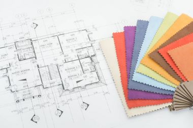 Kumaş ve mimari çizim kağıt örneğini kapatın