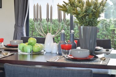 modern tarzı yemek odası iç zarif masayı