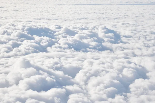 Güneşli gün cennet görünümünü