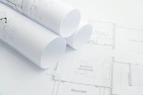 Rotoli di carta di disegno architettonico di un'abitazione per costruzione — Foto Stock