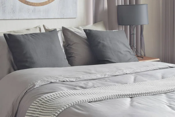 Bianco e nero tono biancheria da letto camera da letto interno — Foto Stock