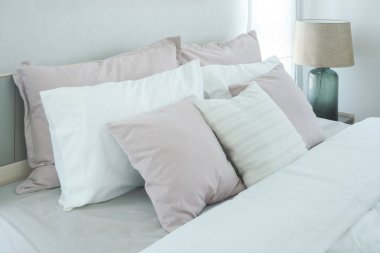 Pembe yastık yatak modern yatak odası iç