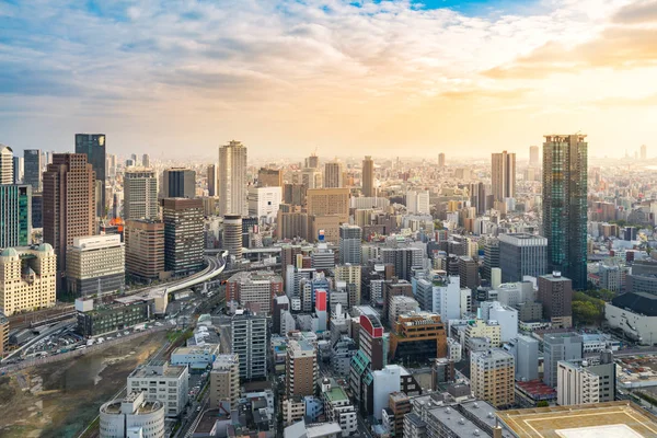 Vista aérea da paisagem urbana do horizonte de osaka ao pôr do sol, Japão — Fotografia de Stock