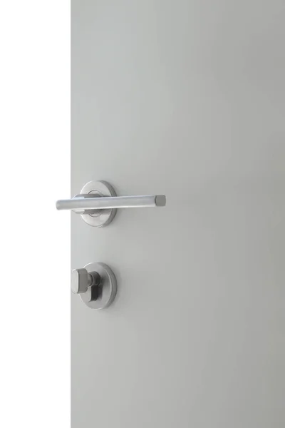 Aluminium dörr knopp eller dörr handtag på den vita dörren — Stockfoto