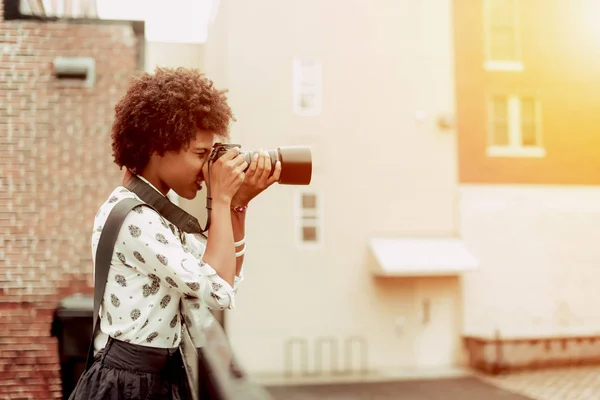 Dominican pretty girl taking pictures — Stock Photo, Image