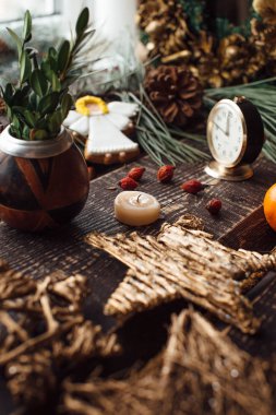 Noel arka plan dekorasyon ve mum ile köknar üzerinde mum