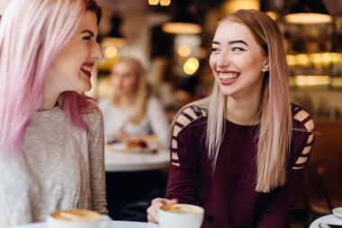 Kahve, et yerleştirin ve, konuşmamızı iki kız yapın conv