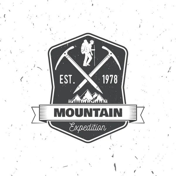 Buz ax ve dağ siluet Vintage tipografi tasarımı.
