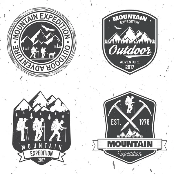 Dağcıların ve dağ siluet Vintage tipografi tasarımı.