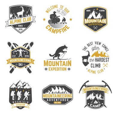 Dağcıların ve dağ siluet Vintage tipografi tasarımı.