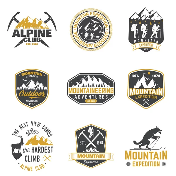 Design typographique vintage avec alpinistes et silhouette de montagne . — Image vectorielle