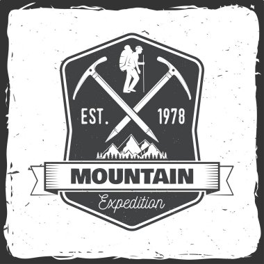 Buz ax ve dağ siluet Vintage tipografi tasarımı.