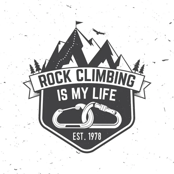 Vintage tipografi tasarımı ile karabinalar, condor ve dağ siluet.