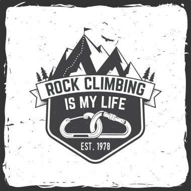 Vintage tipografi tasarımı ile karabinalar, condor ve dağ siluet.