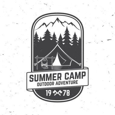 Yaz kampı. Vektör çizimi. Tişört, logo, baskı, damga ya da tee için kavram.