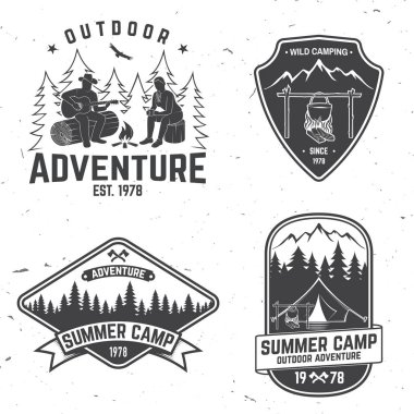 Yaz kampı. Vektör çizimi. Tişört, logo, baskı, damga ya da tee için kavram.