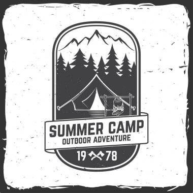 Yaz kampı. Vektör çizimi. Tişört, logo, baskı, damga ya da tee için kavram.