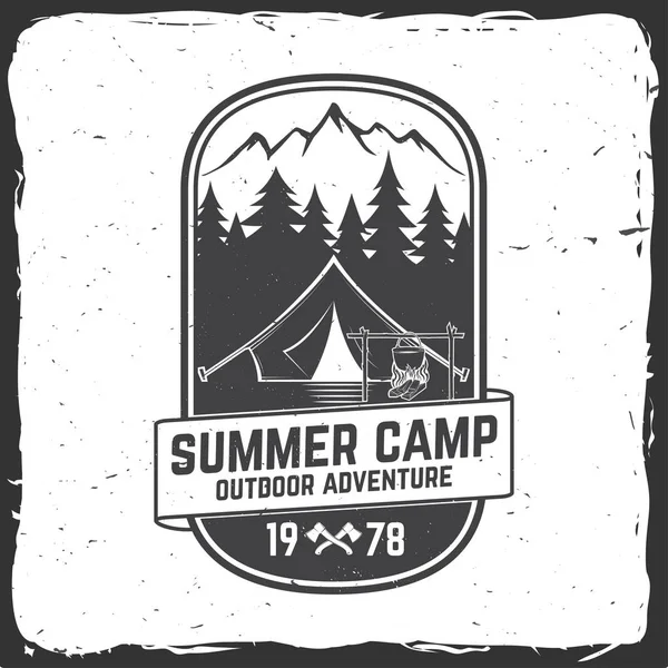 Yaz kampı. Vektör çizimi. Tişört, logo, baskı, damga ya da tee için kavram.