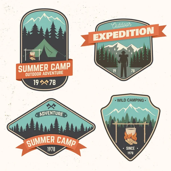 Sommar camp patch. Vektorillustration. Koncept för skjorta eller logotyp, print, stämpel eller tee. — Stock vektor