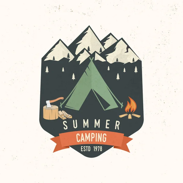 Sommar Camping badge. Vektorillustration. — Stock vektor