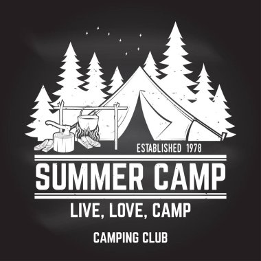 Yaz kampı. Vektör çizimi. Tişört, logo, baskı, damga ya da tee için kavram.