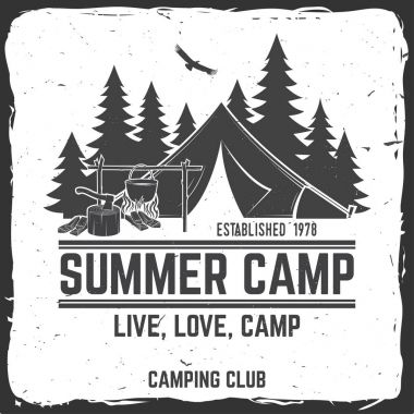 Yaz kampı. Vektör çizimi. Tişört, logo, baskı, damga ya da tee için kavram.