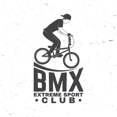 Bmx Ekstrem Spor Kulübü rozeti. Vektör. Gömlek, logo, baskı, pul, bisiklete binen adamla golf oynamak. Bmx bisikletçi silueti ile klasik tipografi tasarımı.
