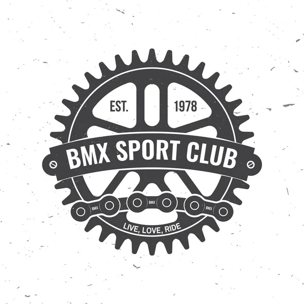 Bmx Ekstrem Spor Kulübü rozeti. Vektör. Gömlek, logo, baskı, pul, dişli çubuk, zincir. Bmx sproketi ve silüeti olan klasik tipografi tasarımı.