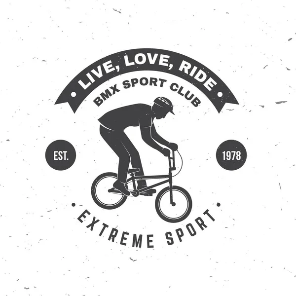 Bmx extreme sport club badge. Vector. Concept voor shirt, logo, print, stempel, tee met man ride op een sport fiets. Vintage typografie ontwerp met bmx fietser silhouet. — Stockvector