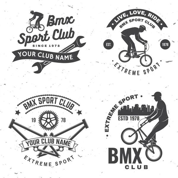 Conjunto de placa de club de deporte extremo bmx. Vector. Concepto para camisa, logo, estampado, estampado, camiseta con paseo de hombre en bicicleta deportiva. Diseño tipográfico vintage con ciclista bmx, piñón bmx y silueta de cadena — Vector de stock