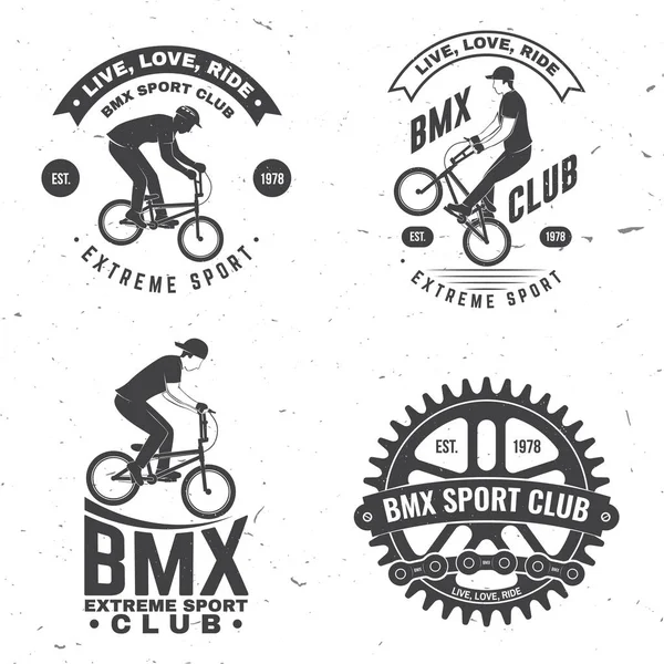 Set bmx Extremsportabzeichen. Vektor. Konzept für Hemd, Logo, Druck, Stempel, Tee mit Mann auf einem Sportfahrrad. Vintage-Typografie-Design mit BMX-Radler, BMX-Ritzel und Kettensilhouette — Stockvektor