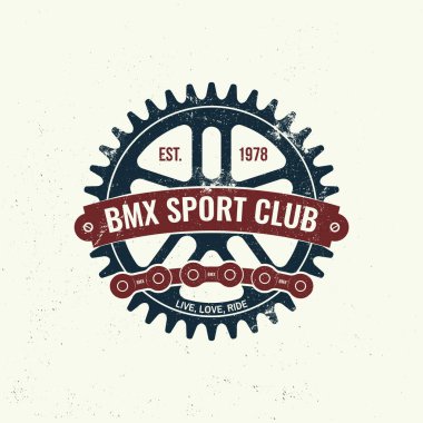 Bmx Ekstrem Spor Kulübü rozeti. Vektör. Gömlek, logo, baskı, pul, dişli çubuk, zincir. Bmx sproketi ve silüeti olan klasik tipografi tasarımı.
