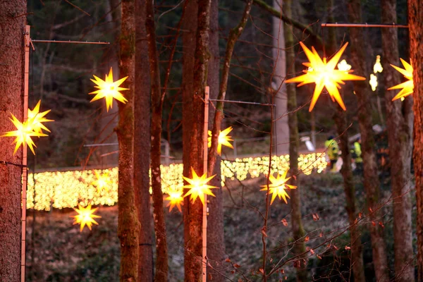 Iluminaciones navideñas. Luces de Navidad . —  Fotos de Stock