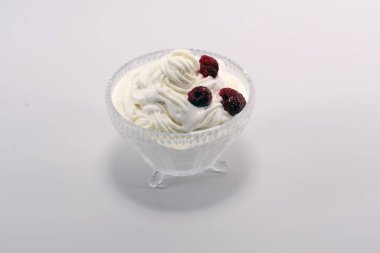 Kremalı dondurma. Lezzetli bir tatlı tatlı.