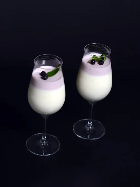 Pannacotta gözlük içine.