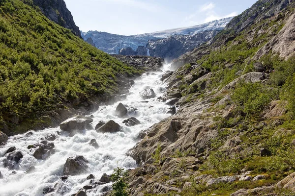 Buzula bir göz atın. Buarbreen buzulu.