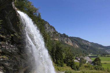 Steinsdalsfossen, Hordal 'ın Steine kasabasındaki bir şelaledir.