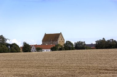 Eski ortaçağ şatosu Glimmingehus 'un panoramik manzarası