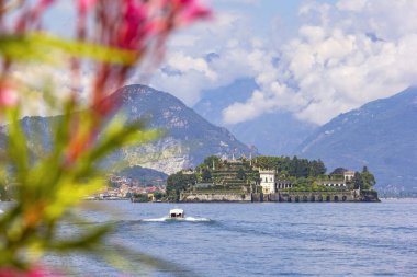 Borromean Adaları 'ndan biri olan Isola Bella' ya bakın. Borromean Adaları, Lago Maggiore 'un İtalyan bölgesinde yer alan üç küçük ada ve iki adacıktan oluşan bir gruptur..