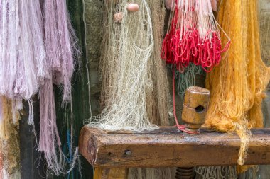 Lago Maggiore, İtalya 'daki balıkçı adasında (Isola dei Pescatori) balık ağları.