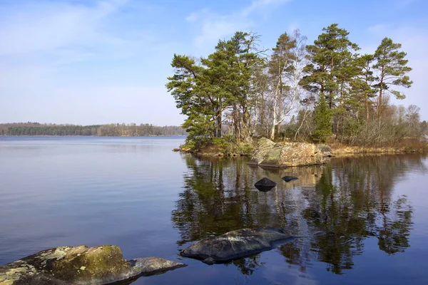 Vista Una Pequeña Isla Situada Lago Por Mañana Este Paisaje — Foto de Stock