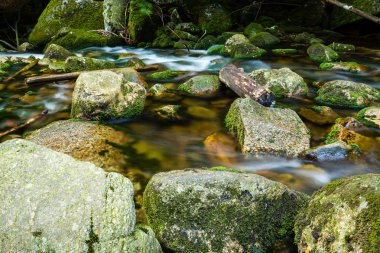 Şelale güzel sahne.