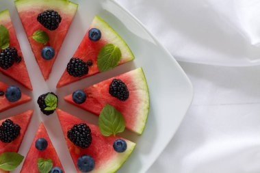 Dilimli karpuz pizza.