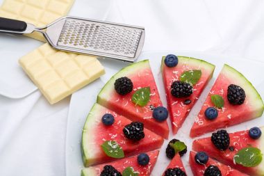 Dilimli karpuz pizza.