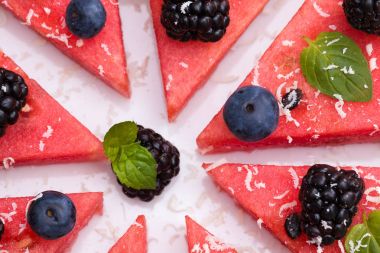 Dilimli karpuz pizza.