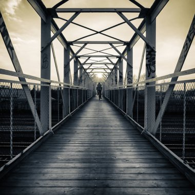 Yaya köprüsü görünümünü simetri.