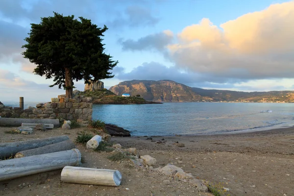 Antik kalıntılar ve Kastri küçük ada İstanköy