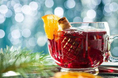 sıcak sıcak kırmızı şarap