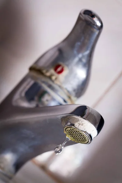 Old leaking faucet with stone and calcium sediments — Stock Photo, Image